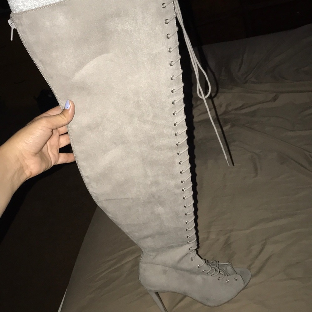 Cool grey knee high boots !